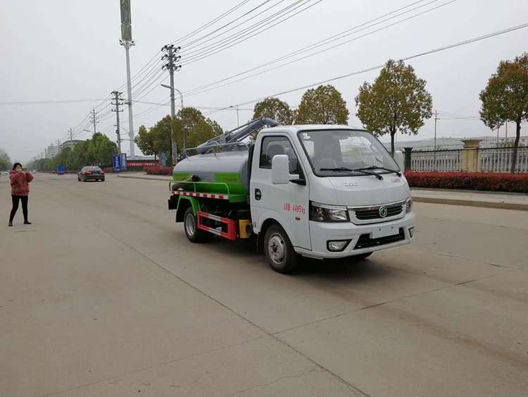 東風途逸2.5方地下室吸糞車